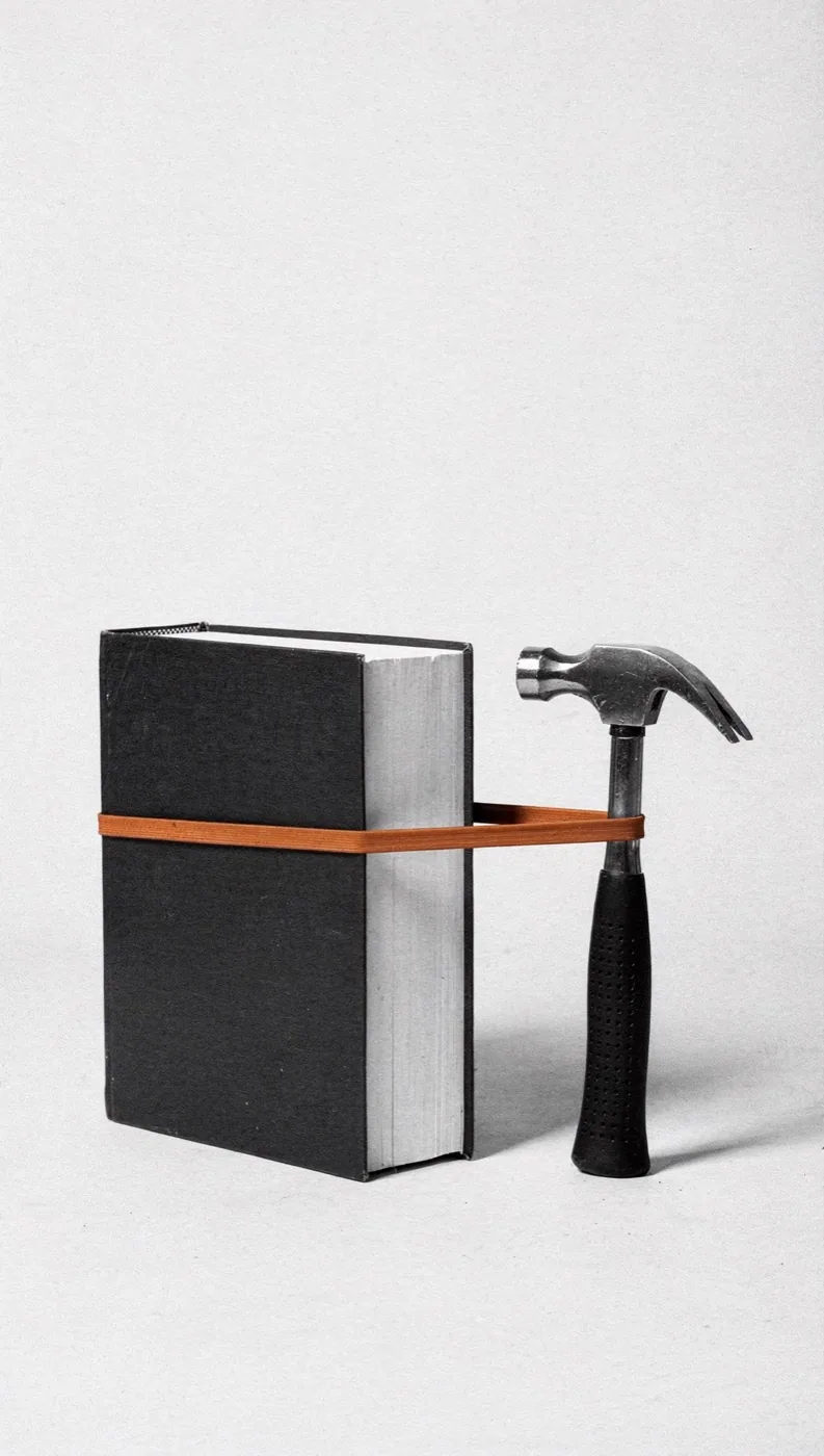 Lastikli siyah defter kolajı